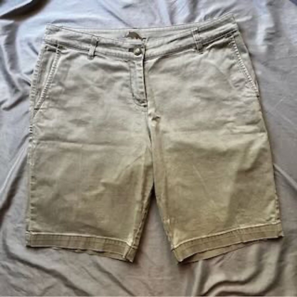 Tommy Bahama Bermuda Shorts 8 Khaki/Tan
